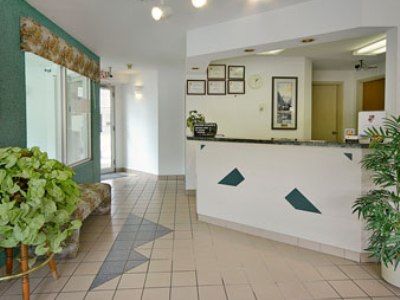 Super 8 By Wyndham Golden Hotel Interior photo